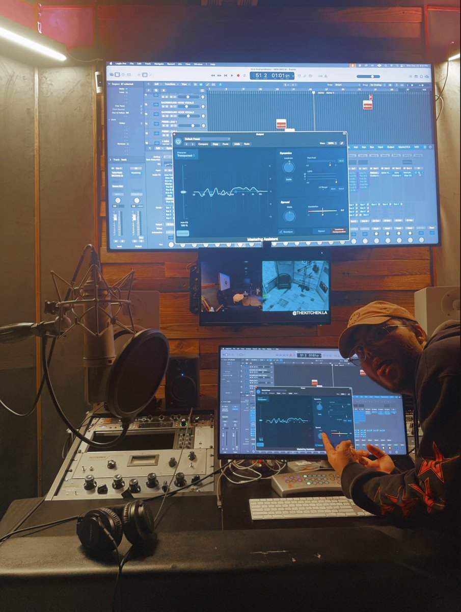 problems. 1/1 🖤

mixed / mastered by me

produced by cy five

recorded at the kitchen studios in los angeles 

PRE-SAVE HERE

distrokid.com/hyperfollow/ni…