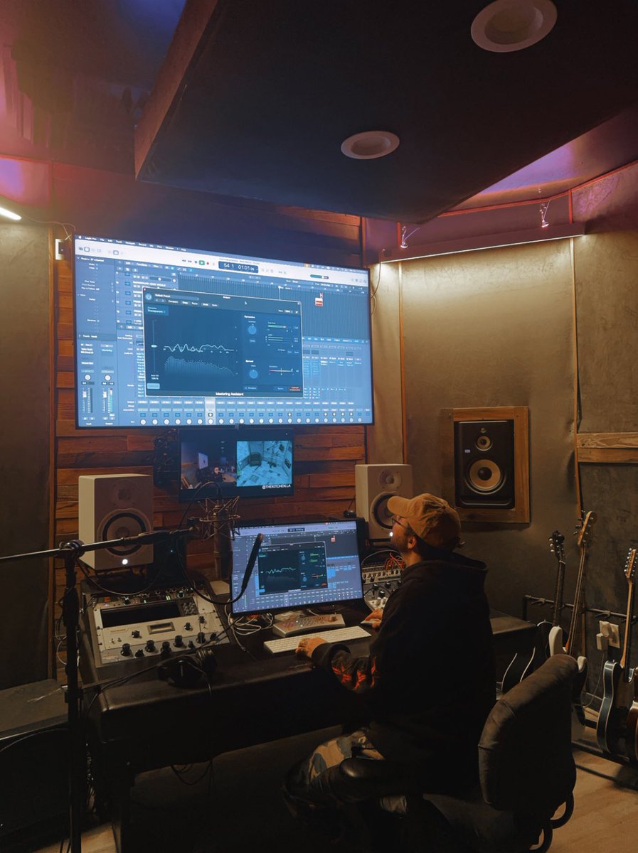 homesick_nick's tweet photo. problems. 1/1 🖤

mixed / mastered by me

produced by cy five

recorded at the kitchen studios in los angeles 

PRE-SAVE HERE

https://t.co/fv6X39Aset https://t.co/XG3anPPtZV