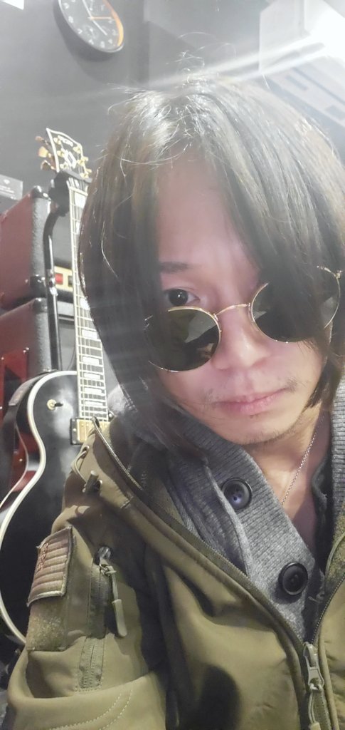 CookTsuchan's tweet image. ようやくスタジオ練に入れた頃にはライブがもう４日後とかある？…w

イメトレはバッチリなんやけどな。。

てことで冬らしく？Amazing Grace歌ってみたり。

はじめてのフジゲンレスポールよきでした🐅

12/24 秋葉原BECK楽しむです🐯
※動画とライブ仕様は異なります🐣