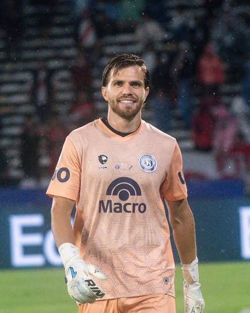 GerGarciaGrova's tweet image. 🚨[EXCLUSIVO} Ezequiel Centurión se suma al plantel de River.

📍Se debe a la inminente salida de Conan Ledesma

📌La intención es que sea el competidor de Franco Armani. 

👉🏾El 🧤🧤 campeón de Copa Argentina ya está al tanto de la decisión.