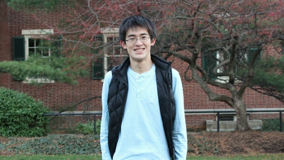 Ptaro_chan's tweet photo. 凄すぎて理解がぜんぜん追いつかない件、

・小学校で高校レベルの学習は終了
・図書館が気に入っただけの理由で灘中高へ
・灘高時代は学校を休んでボランティア活動
・ハーバード大学の入学が9月で灘高卒業から時間が空いたため東大を受験
・生徒会長とラグビー部の活動をしながら受験勉強
・センター試験は一夜漬け
・理科は生物を選択するも暗記に不安を感じ、試験2日前に化学へ変更
・東大文一とハーバード大学両方とも合格
・大学生時代は外務省や経産省でインターン
・留学支援のNPO法人理事長就任
・ハーバード大学卒業の翌年に芦屋市長選に出馬
・26歳の若さで見事当選、全国市長歴代最年少記録を樹立

芦屋市 市長
高島 崚輔さん！
