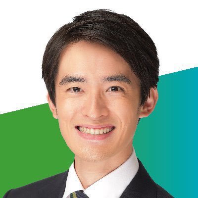 Ptaro_chan's tweet photo. 凄すぎて理解がぜんぜん追いつかない件、

・小学校で高校レベルの学習は終了
・図書館が気に入っただけの理由で灘中高へ
・灘高時代は学校を休んでボランティア活動
・ハーバード大学の入学が9月で灘高卒業から時間が空いたため東大を受験
・生徒会長とラグビー部の活動をしながら受験勉強
・センター試験は一夜漬け
・理科は生物を選択するも暗記に不安を感じ、試験2日前に化学へ変更
・東大文一とハーバード大学両方とも合格
・大学生時代は外務省や経産省でインターン
・留学支援のNPO法人理事長就任
・ハーバード大学卒業の翌年に芦屋市長選に出馬
・26歳の若さで見事当選、全国市長歴代最年少記録を樹立

芦屋市 市長
高島 崚輔さん！