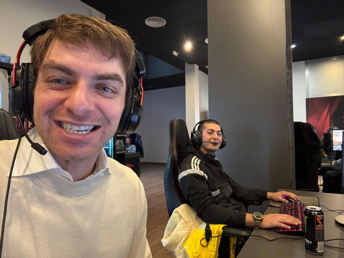 Morantitoo's tweet image. La secuencia de fotos es alucinante jajajajaj, reencuentro con el brother @TonyIuck