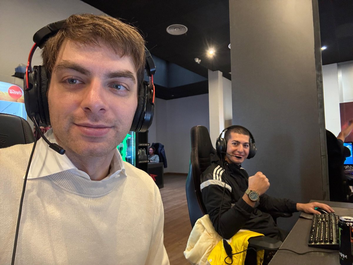 Morantitoo's tweet image. La secuencia de fotos es alucinante jajajajaj, reencuentro con el brother @TonyIuck