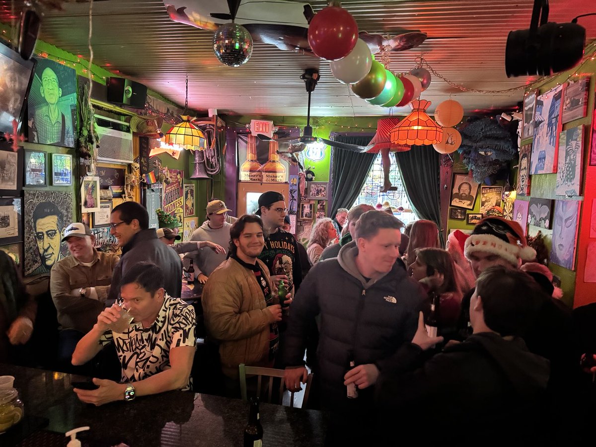 Holidive's tweet photo. At Up Over bar https://t.co/N26ZO99EJv