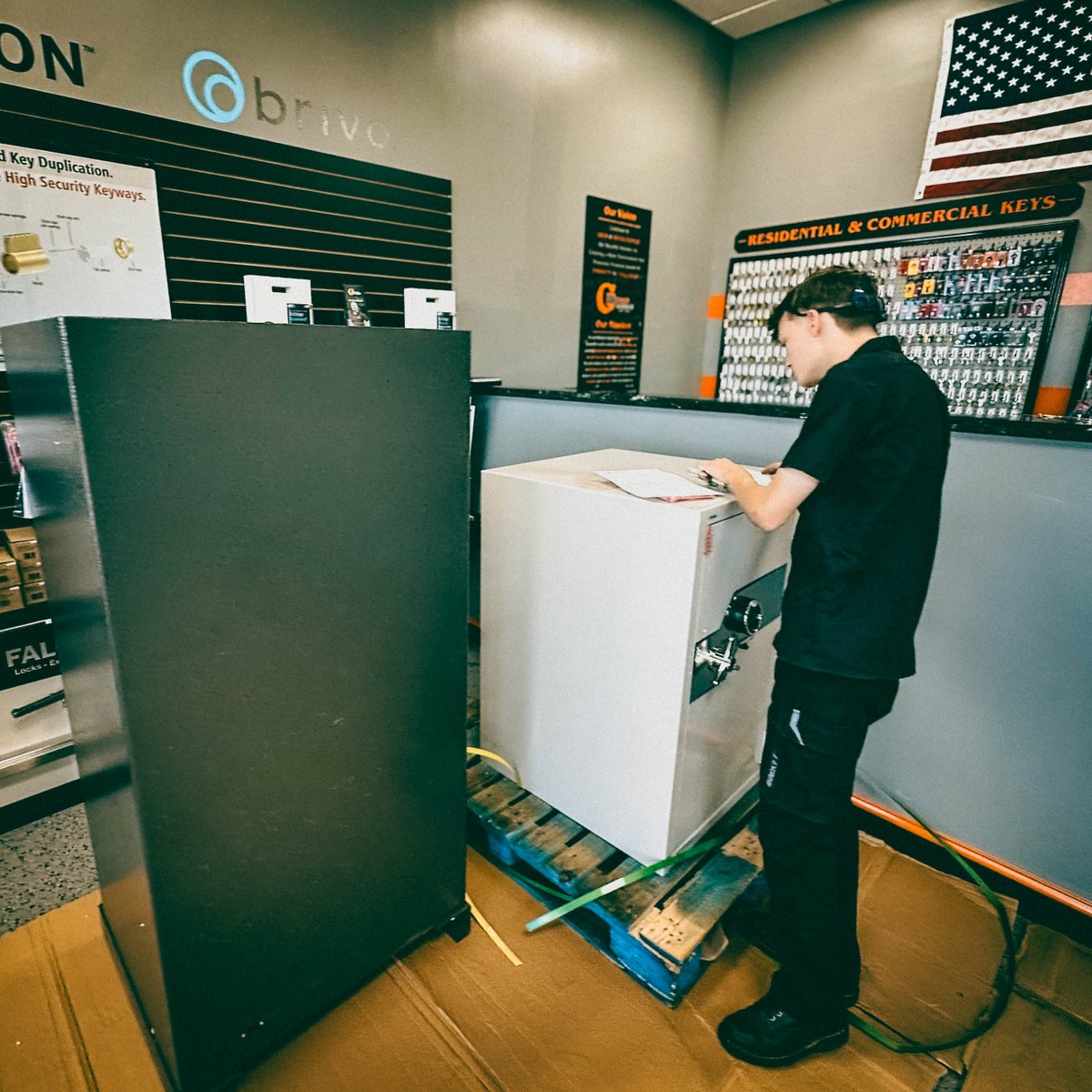 GuardianLock's tweet image. Looking for a new #safe or #GunSafe in #Houston? #GuardianSafeAndLock has some of the best #security and fire protection options available. Stop in today to learn more!

#GSL #locksmith #HoustonLocksmith #HoustonSafes #ShopLocal #Hollon #HollonSafes #BeTheBest #ChristmasPresents