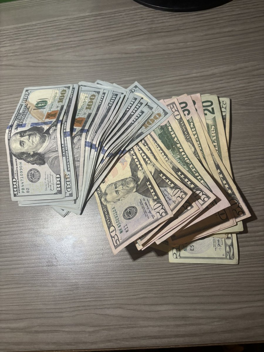 Peewee_333's tweet photo. Life sucks but I could be broke n sad like yall niggas https://t.co/L29KO376OC