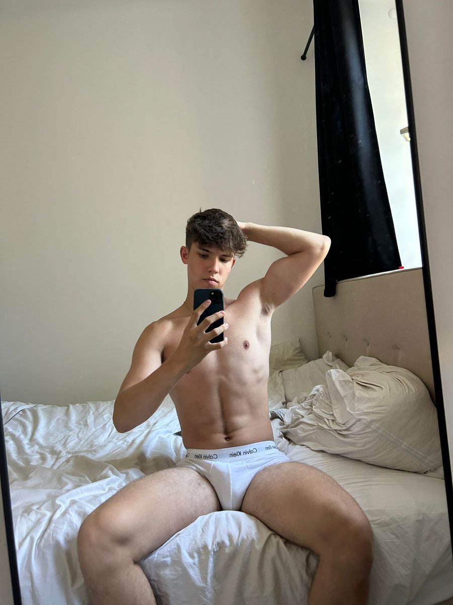 AnthonyJosh222's tweet photo. I admit it. Yes I'm 🏳️‍🌈 https://t.co/9ZMaCmMyhs