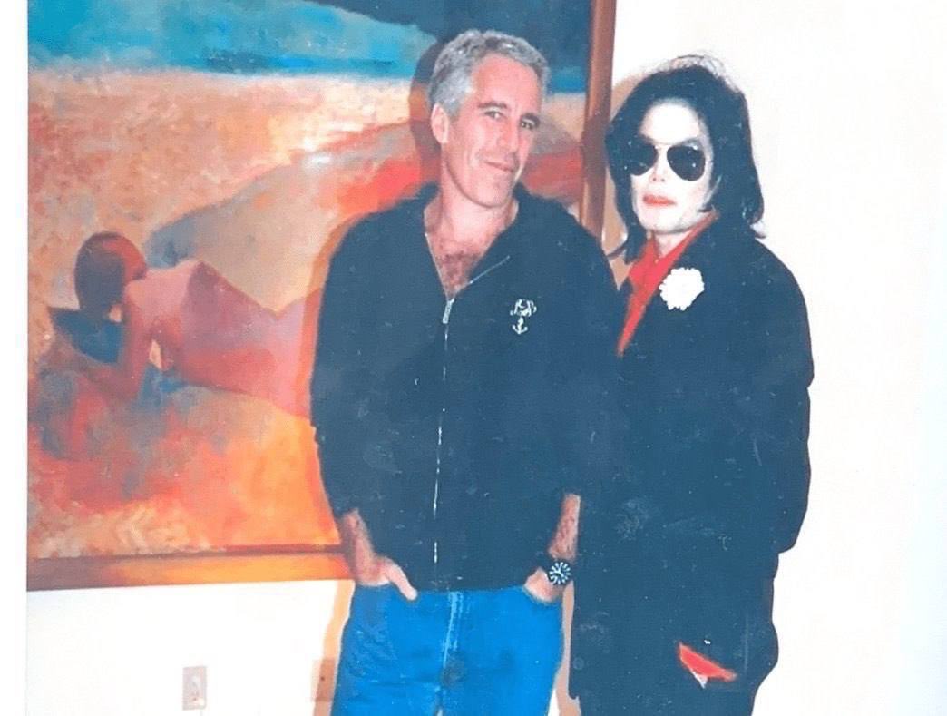 <a href="/AFpost/">AF Post</a> The first picture is from when MJ was looking for properties on Palm Beach &amp; one of the those shown was Epstein’s property, the only time MJ &amp; Epstein ever crossed paths. 2nd pic is literally the democratic fundraiser where MJ performed his last live performance of Dangerous.