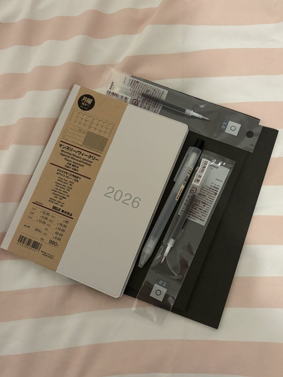 nitzuns's tweet image. so happy rn just give me a journal and some stickers and i’ll shut up for a few hours