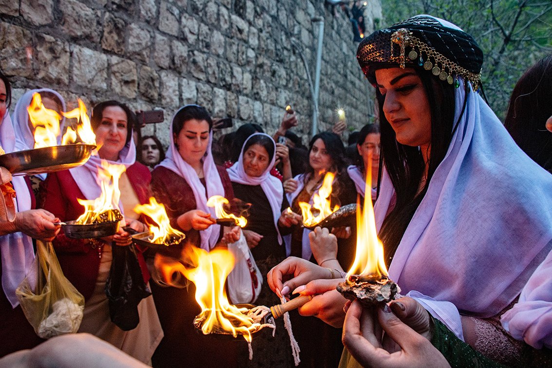 Am 19.12.2025 ist Cejna Êzî, das höchste religiöse Fest der Eziden. Wir wünschen ein gesegnetes Fest.
Cejna Êzî pîroz be!