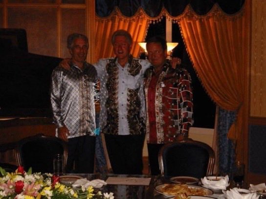 LauraLoomer's tweet image. Bill Clinton in Jeffrey Epstein’s pool.

Looking forward to the media obsessively talking about how @BillClinton was nearly naked in a pool with Epstein &amp;amp; Ghislaine Maxwell.

But, we all know they won’t show these photos on TV or even mention them.

They just want to “Get Trump”.