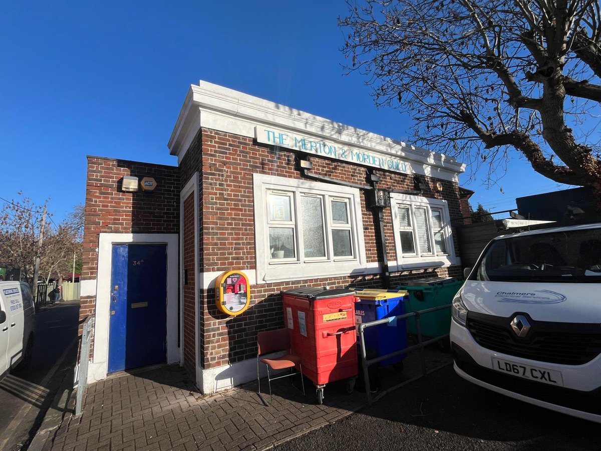 PaulAlanProject's tweet photo. Accessible defibrillator and @TheDanielBaird1 bleed kit no. 5️⃣9️⃣ installed in Morden town centre today, the other side of the town centre to where we installed Morden's first accessible defibrillator this time last year 🤍
#thepaulalanproject #dadsdefibs #Morden https://t.co/jiHyxn0yCS