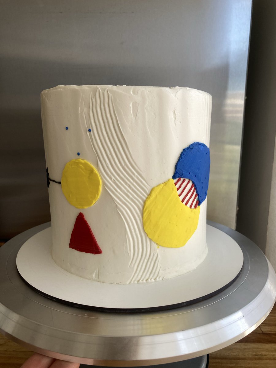 Azupuma's tweet image. Este finde tuve dos grandes desafíos, hacer la noche estrellada dos veces y una de ellas en una torta enorme para 70 porciones, la otra una torta inspirada en la Bauhaus