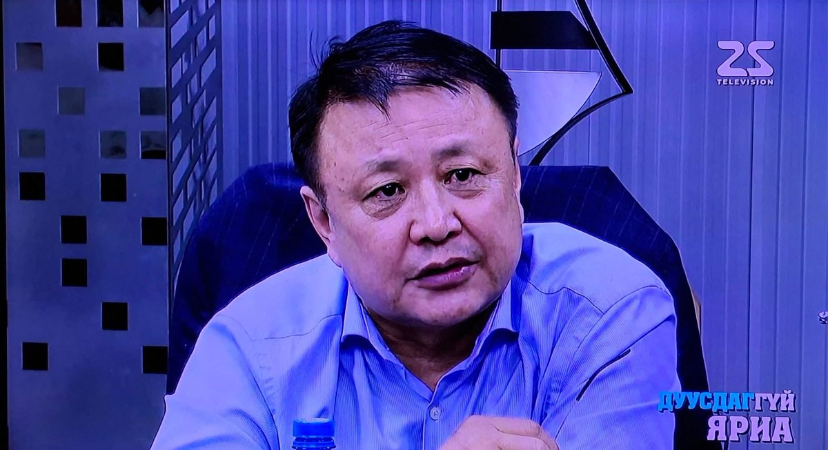 “Дуусдаггүй яриа” ТВ25

-Оюутолгойн сонсгол дууслаа. Одоо яах вэ?

Эдийн засагч Даваадорж Раднаасэд:
-Уул уурхайн төслүүдээс улстөрчдийг хол байлгах хэрэгтэй. Тэгэхгүй бол Батзандан нь Батнайрамдал болоод, Ба аварга нь Болормаа болоод үргэлжлээд явж байна. Юу ч өөрчлөгдөхгүй