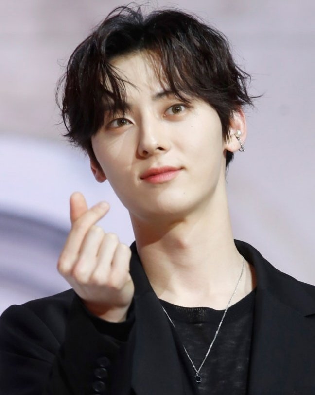 #HwangMinHyun to be officially discharged today, set to reunite with fans after completing military service

Singer and actor Hwang Min-hyun is officially being discharged from the military today (the 20th), marking the end of his mandatory service as a social service worker.