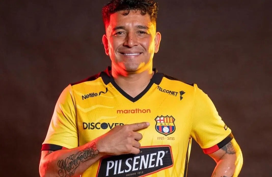 OjoSecoEcuador's tweet image. #URGENTE 🚨 1500 DÓLARES POR MARIO PINEIDA!! La @PoliciaEcuador capturó a dos ciudadanos venezolanos como presuntos responsables del asesinato del futbolista Mario Pineida y su Guisella Fernández, en #Guayaquil. Según la investigación, el crimen habría sido encargado por USD…