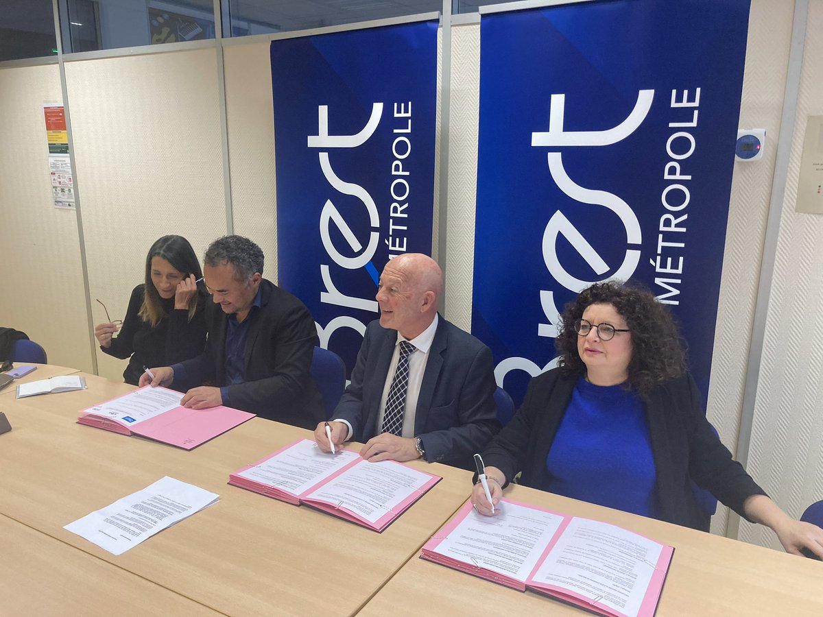 Le plan arbres de Brest Métropole souhaité par <a href="/FCuillandre/">François Cuillandre</a> voit ce jour la naissance d’un comité scientifique garantissant la réussite de cet audacieux programme Je me réjouis de notre association avec l’<a href="/UBO_UnivBrest/">UBO - Univ. Brest</a> et le @cbnbrest <a href="/PascalOlivard/">Pascal Olivard</a> 
<a href="/yquere29/">Yves Quere</a> <a href="/FortetClair/">Frédérique Bonnard Le Floc'h</a>