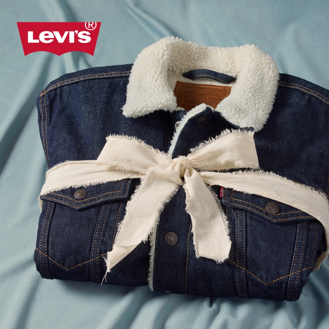 TOPS, OUTERWEAR, &amp; ACCESSORIES | 40% OFF
Tops, Outerwear, &amp; Accessories | 40% off
Long bottoms | $49.99 each when you buy 2 or more
Graphic Tees | $12.99 each
Visit your nearest Levi’s® Outlet Store for more great deals!