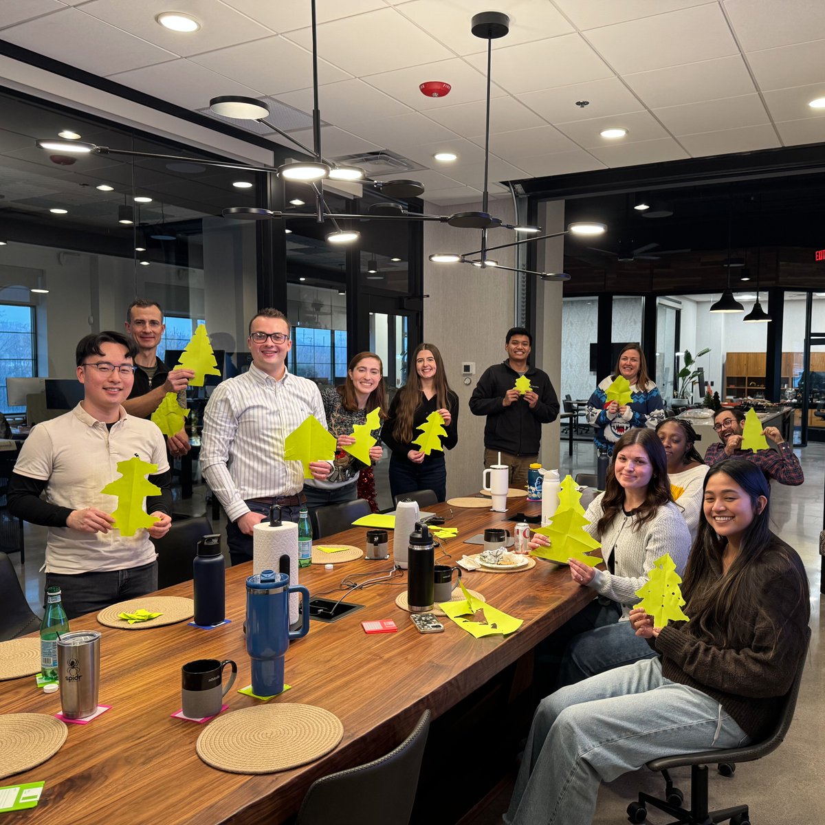 SpiderDesign's tweet image. Tis the season for holiday activities...and celebrating Justin's birthday! 🎄🎁❄️