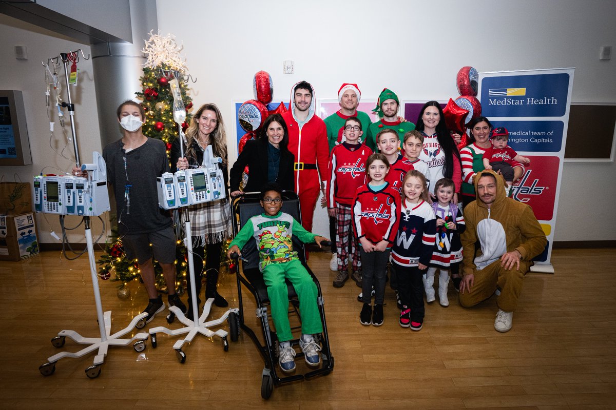 Capitals's tweet image. Safe to say everyone here is on the Nice List!

We absolutely loved getting to spend the afternoon with our friends at @MedStarHealth and share in the Capsmas spirit.

#ALLCAPS