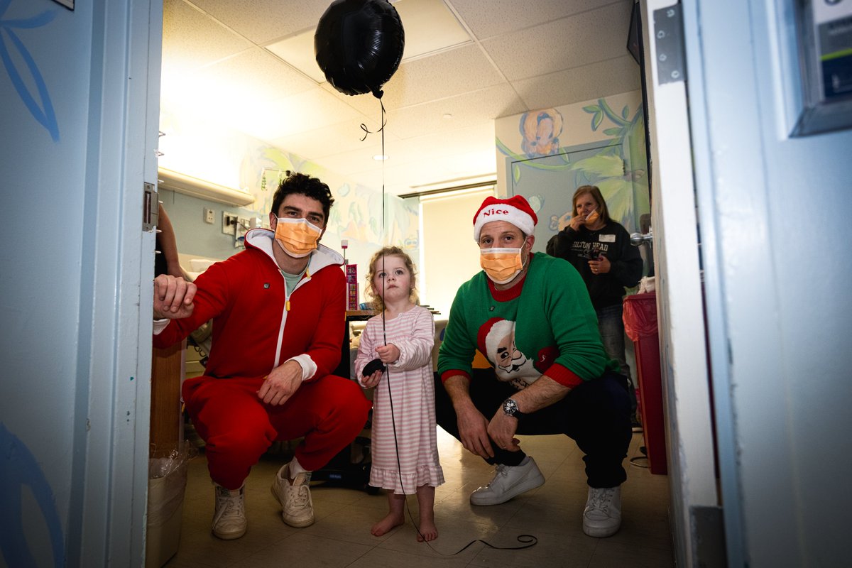 Capitals's tweet image. Safe to say everyone here is on the Nice List!

We absolutely loved getting to spend the afternoon with our friends at @MedStarHealth and share in the Capsmas spirit.

#ALLCAPS