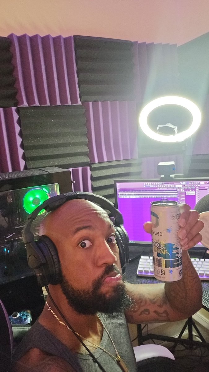 Fridays are for fire verses! We live recording n chattin! Pull up and let me kiss your face!!

kick.com/jl_savant