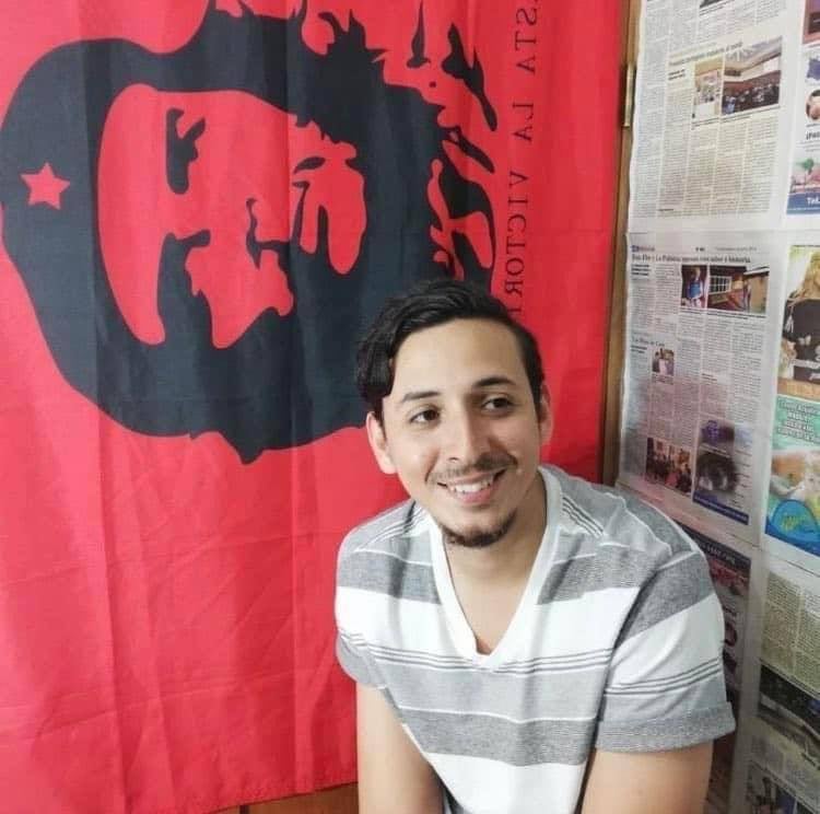Dice el mariguano de <a href="/RoblesBarrantes/">Ariel Robles Barrantes 🇵🇸 🏳️</a> que el presidente es un dictador y votar por <a href="/laurapresi2026/">Laura Fernández Delgado</a> nos llevaría a una dictadura....