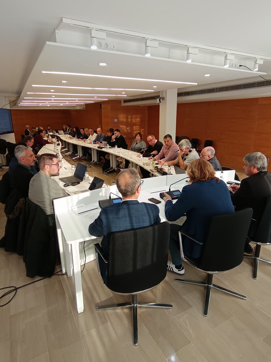 CCSegria's tweet image. El Consell Comarcal del Segrià aprova els pressupostos de 2026 i fa una declaració institucional per la gratuïtat dels transport escolar per a ensenyament no obligatori. Més informació: segria.cat/arees/ensenyam…