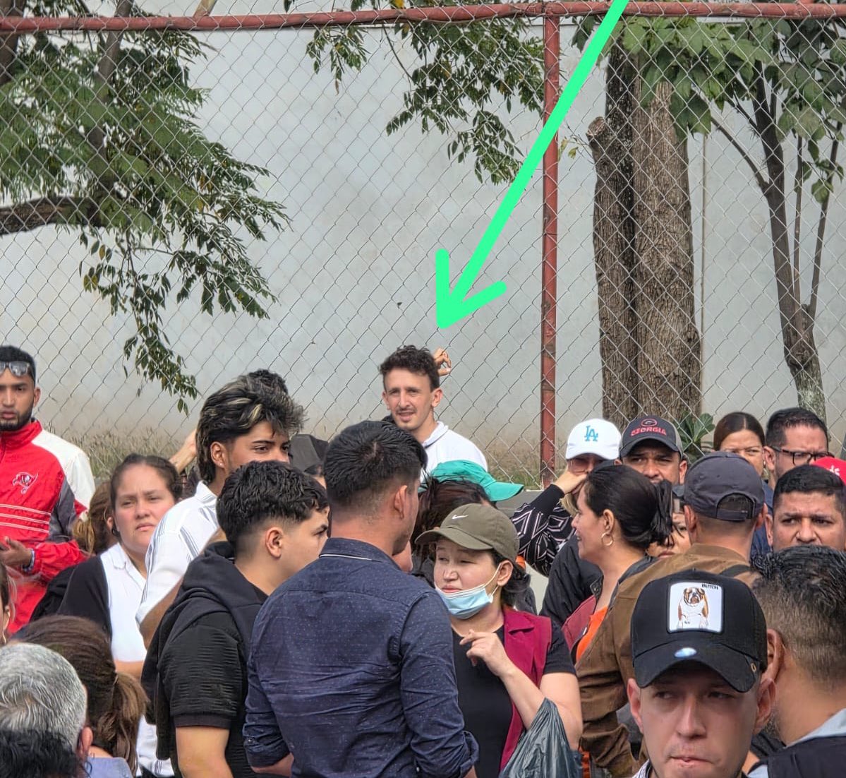 ‼️HERMANO DE IROSHKA ELVIR INFILTRADO EN EL CNE‼️

Iroshka Elvir infiltró a su hermano para causar caos a lo interno del escrutinio y manejo de actas. 

Un claro delito de conflicto de intereses.