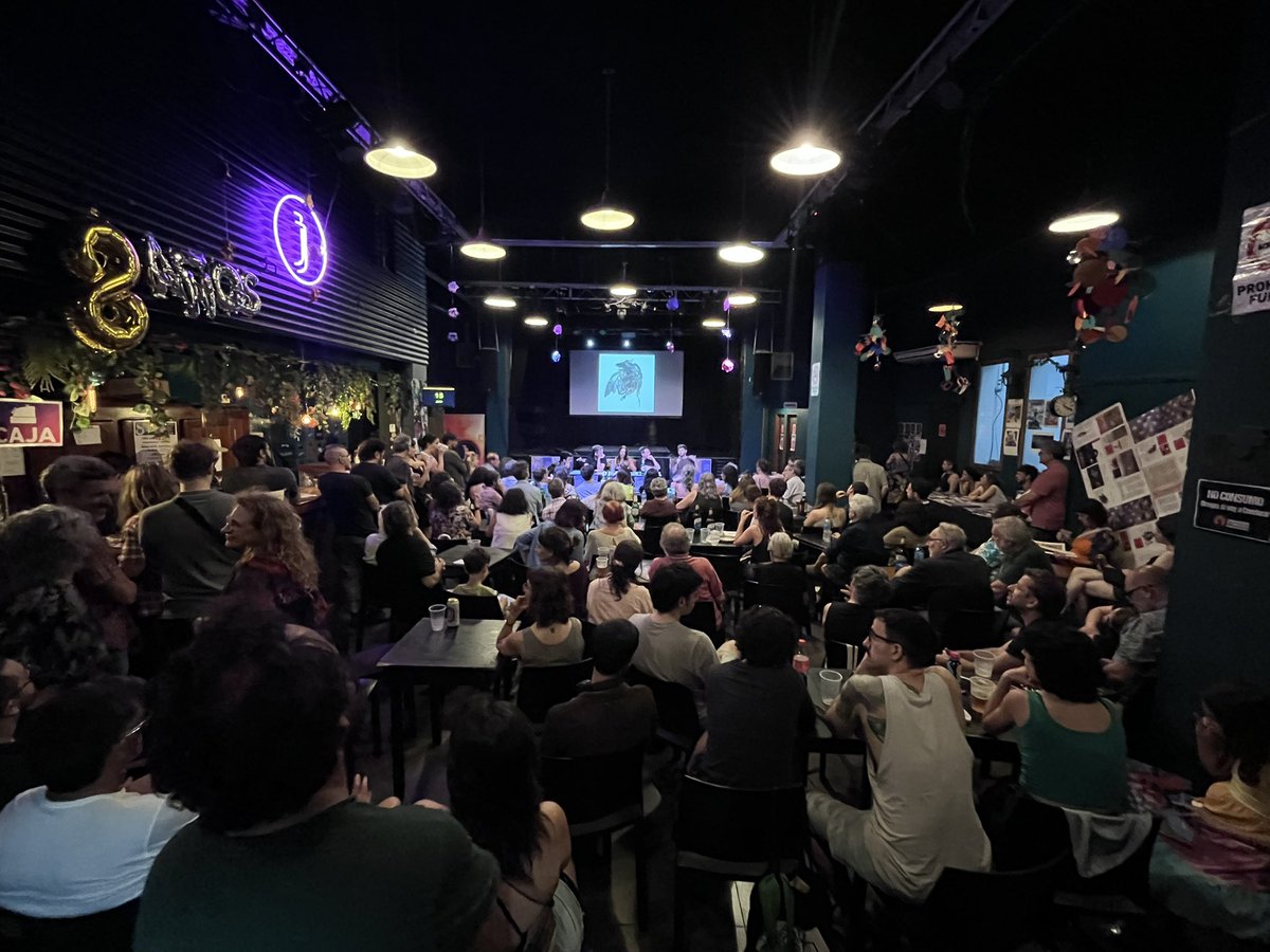 A pleno la presentación de la #crisis70 en el <a href="/JjCircuito/">JJ Circuito Cultural</a>.