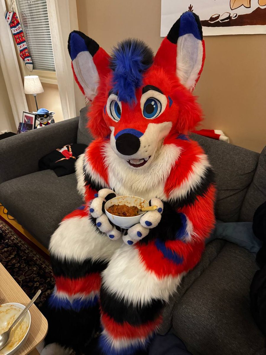 mickelraven's tweet photo. My body suit made its debut sooner than expected! I took my full fursuit for a test drive and went to a chili furmeet the other day. The food was really good! Yum! 
#Furry #FurryFandom #Fursuit #FoxFursuit #DigitigradeFursuit #Mickelraven https://t.co/B1QFtWhA5w