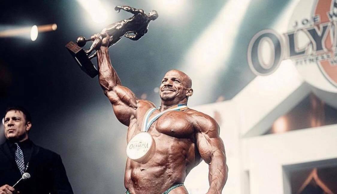 بطل استثنائي. في مثل هذا اليوم، توّج بيج رامي بجائزة مستر أولمبيا 2020، ليصبح أول مصري في التاريخ يحقق هذا الإنجاز العالمي 