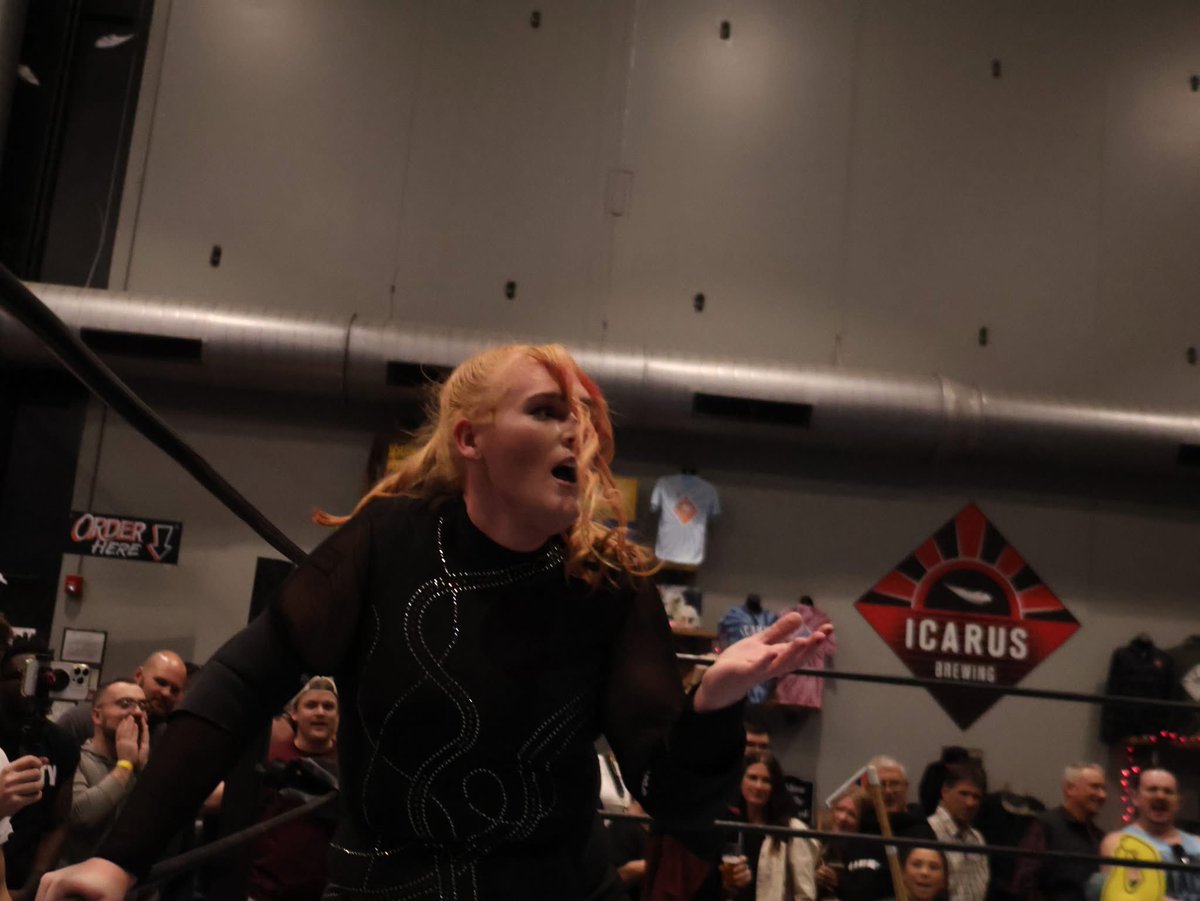 Emily Saxton tweet media