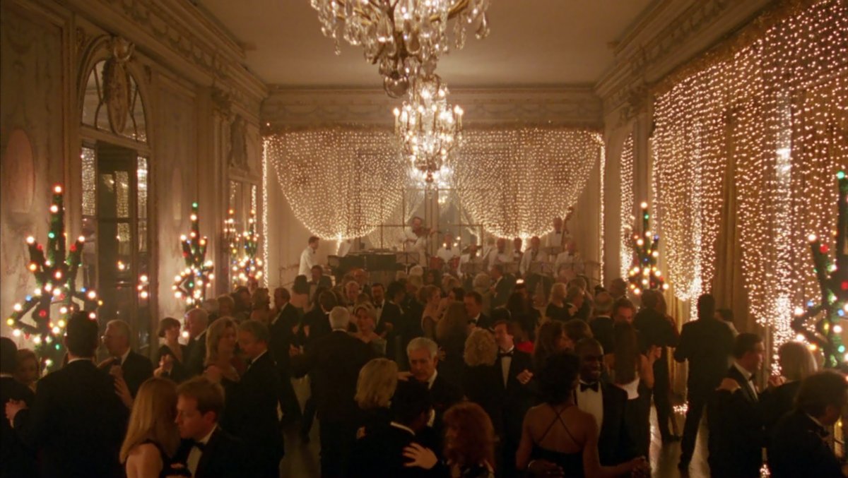LostInFilm's tweet image. Christmas in Stanley Kubrick's 'Eyes Wide Shut' (1999)