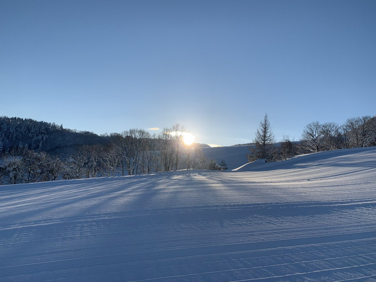 eiichitomabechi's tweet photo. いよいよ本日です！
写真は以前訪れたチェコのドボルザークの家、そして北欧の冬を思わせる？北志賀高原を望む冬景色。 https://t.co/H7luozK7BM
