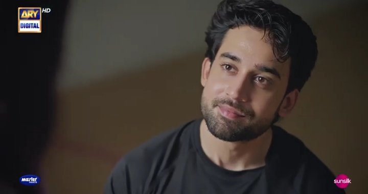 bhensharamkarlo's tweet image. Imagine someone stalking you, burning your new car in front your family, and misbehaving with your father instead of being scared you fall for him WTH? WHO WRITE THESES KINDS OF STORIES?