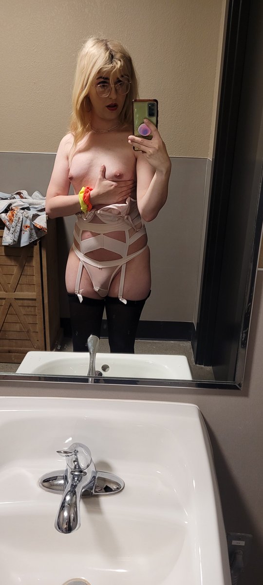 (18+) sylvie summers tweet media