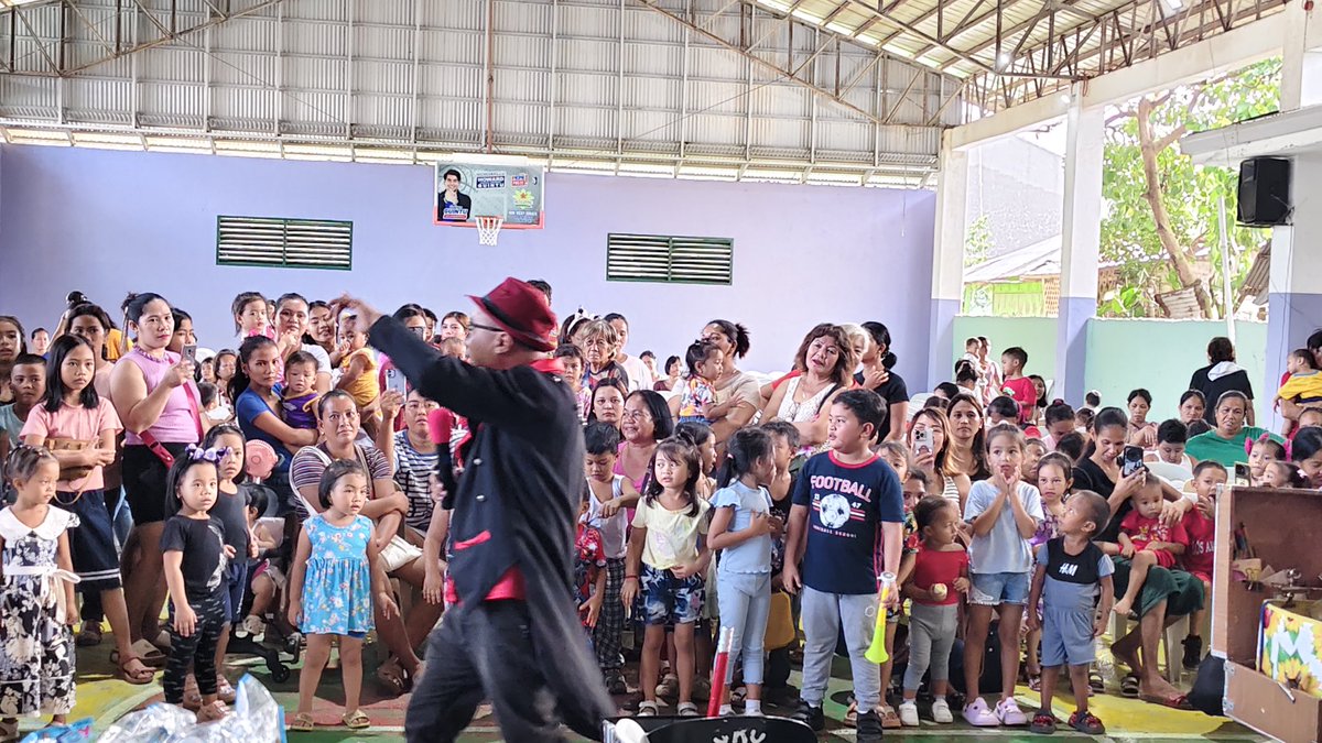 ThatPhilippines's tweet image. Fed 1,000 People &amp;amp; Surprised 400 Kids! Philippines 🇵🇭

Christmas came early to Roxas City!
Watch the full heartwarming day on my channel: That Philippines Life 

#ThatPhilippinesLife #ExpatLife #Philippines