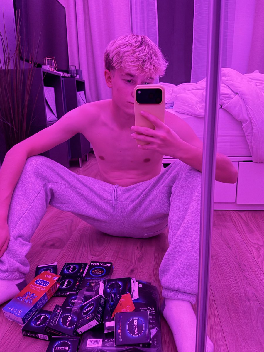 BlondieBooy tweet media