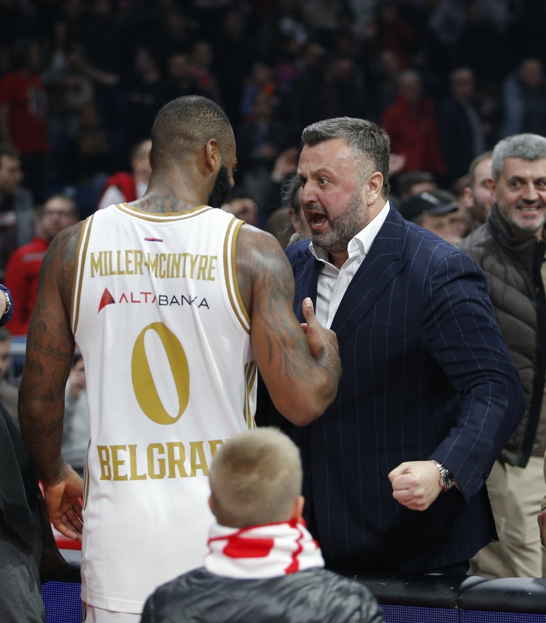 G8kR7pHW4AAqAU7?format=jpg&name=large