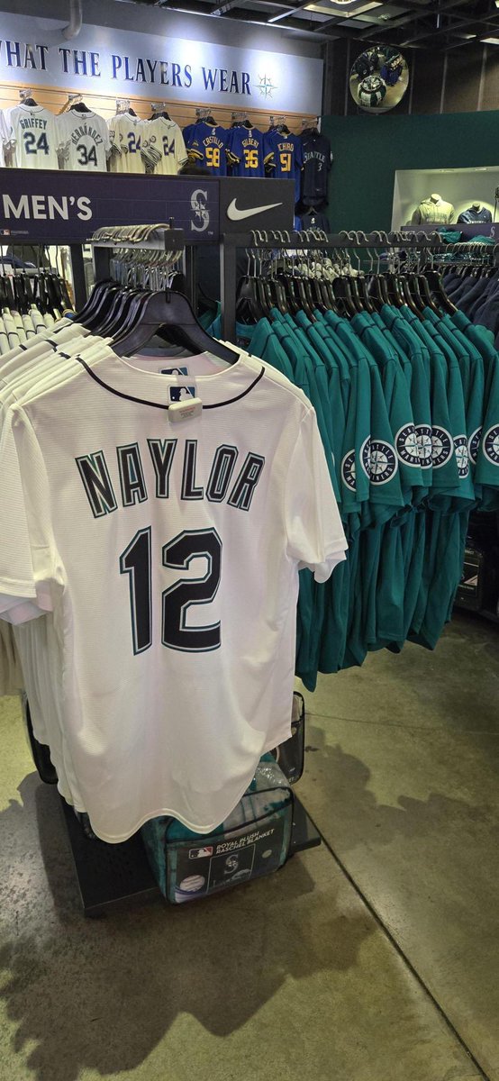 Mariners Team Store tweet media