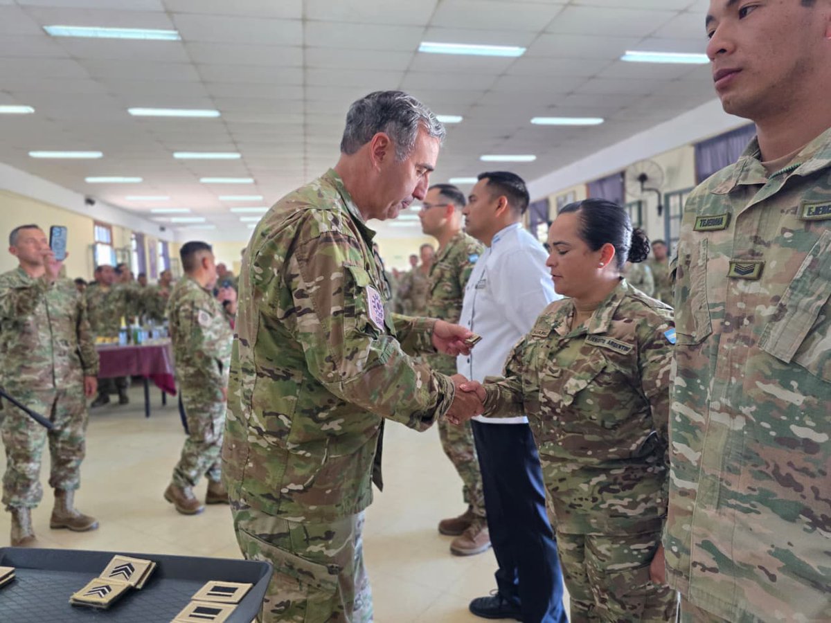 esesc_argentina's tweet photo. Asimismo el nuevo Director del Instituto, Coronel de Infantería, Alejandro Rodríguez Correa, dedicó unas palabras al personal del Instituto, deseándoles felices fiestas y próspero año nuevo a todo el personal presente.

#ESESC
#FamiliaCabralera https://t.co/mY0hmO5t6x