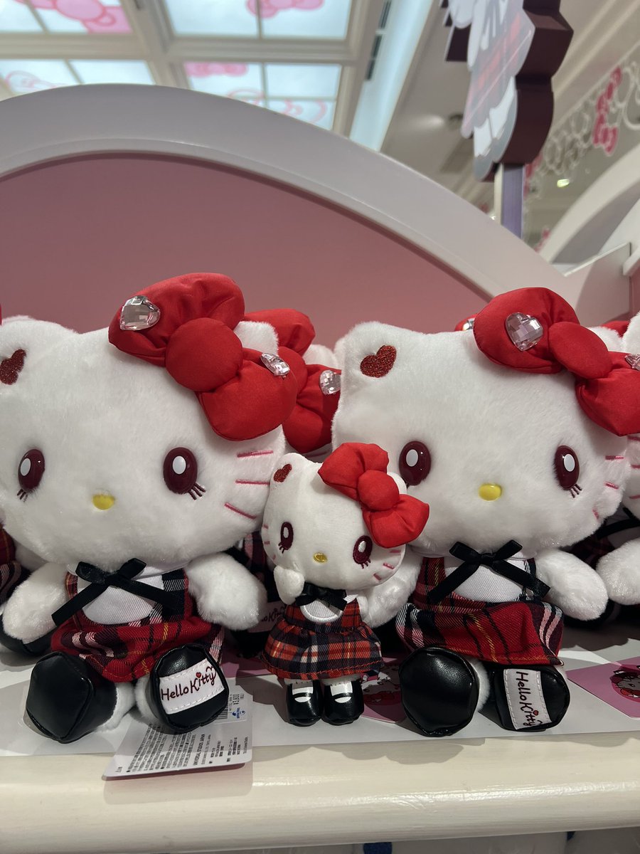 キティちゃんとダニエル君 耳のハートが可愛いのです💙♥️ ダニエル君