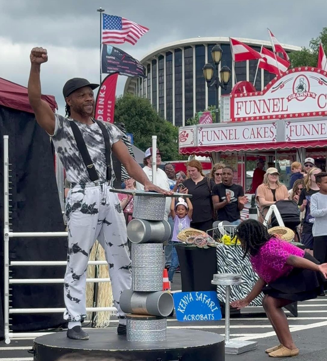 KENYASAFARIACRO's tweet photo. I love looking at the faces of people that watch our show. The balancing man had just finished an amazing act. Look at the faces. https://t.co/VwRIF6rH2t