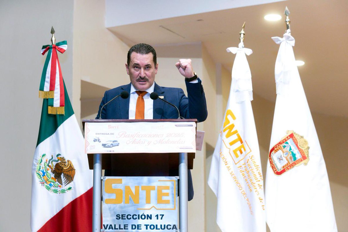 🟠 El #SNTE cierra el año con nuevas basificaciones y autonomía sindical. En la #Sección17 del #ValleDeToluca, el Srio. Gral., Mtro. Alfonso Cepeda Salas, afirmó que estos avances históricos fortalecen la certeza laboral y los derechos de los trabajadores de la educación.