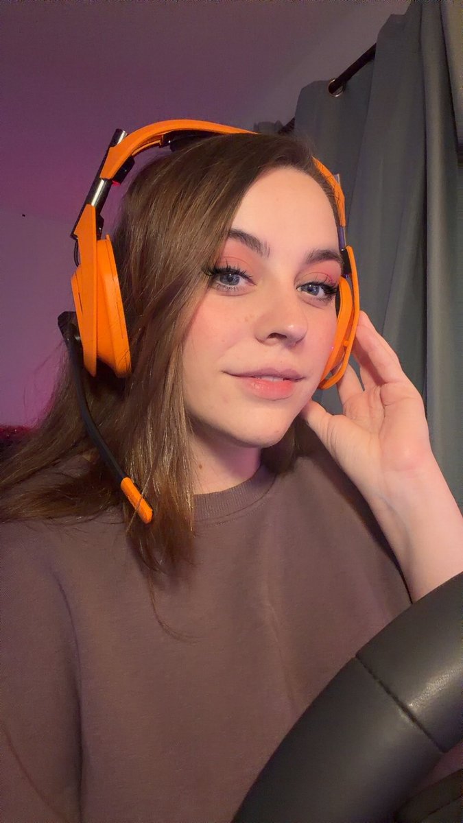 RunawayLobsterr's tweet image. I’ve teamed up with the wonderful @LogitechGUK to bring you the BIGGEST Xmas Giveaway!
🧡A50 X McLaren Headset🧡

To enter:
🎄Follow @runawaylobsterr and @LogitechGUK 
🎄RT this post
🎄Enter via gleam.io/POuyX/a50-x-mc…

logi.gg/TISTHESEASON_L…

Ends 31st December ☃️
#ad #gifted