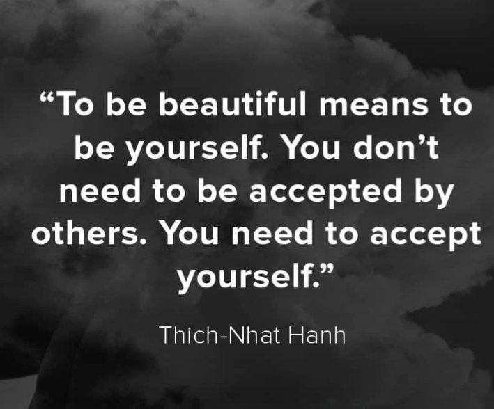 “सुंदर होने का मतलब है अपने आप होना।
तुम्हें दूसरों द्वारा स्वीकार किए जाने की ज़रूरत नहीं है,
तुम्हें खुद को स्वीकार करने की ज़रूरत है।”