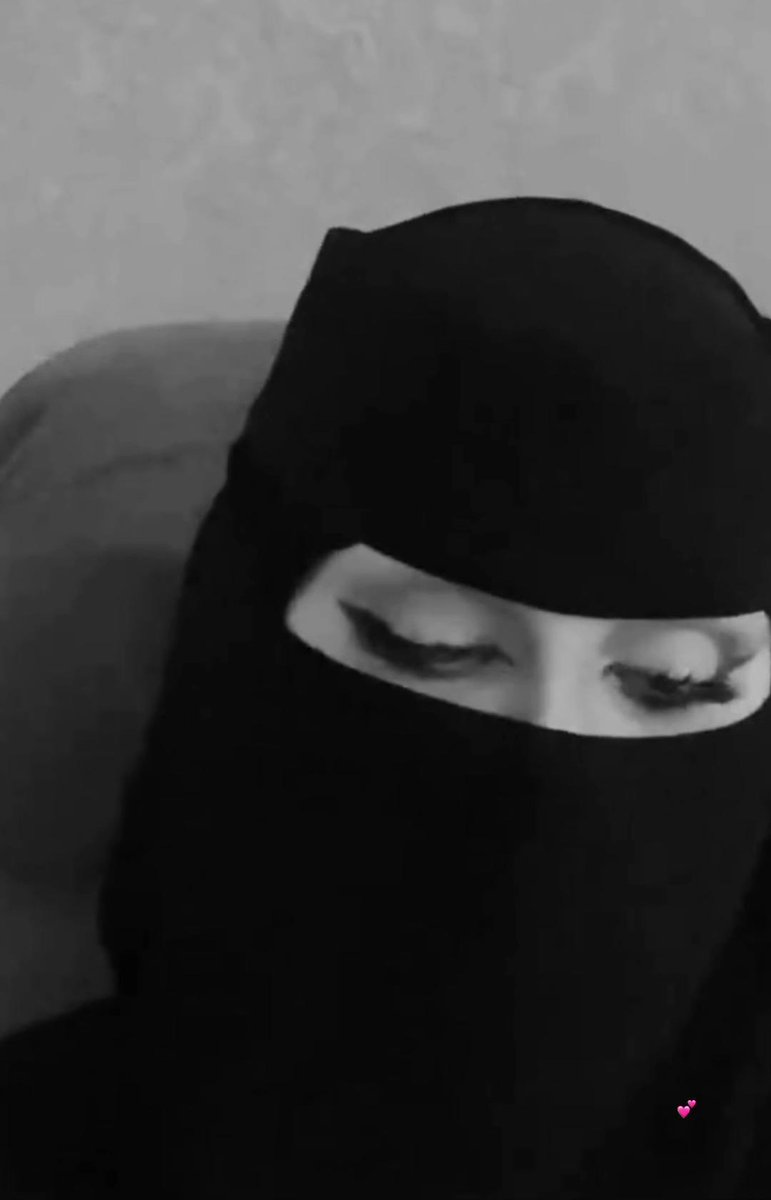 ياعيني جودي بالدمع وهليه

محبوب قلبي أقفى وأعلن رحيله.