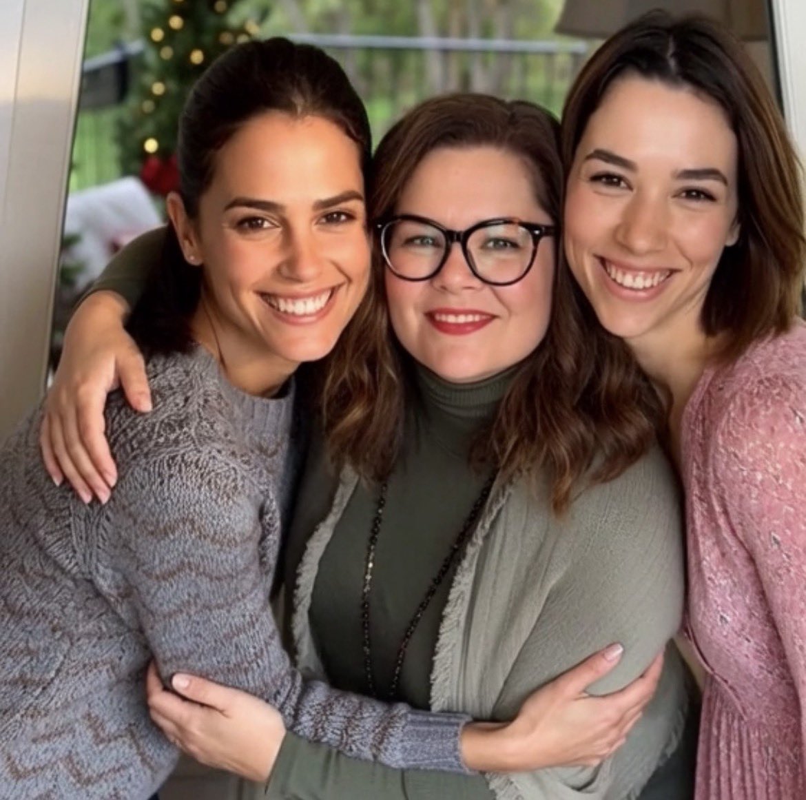 francesannwelty's tweet photo. Some people arrive quietly and change the shape of your heart. These two mean more than they'll ever know. The best stories are the ones you don’t plan, and I truly hit the jackpot with not just @smileyhogburn, but his beautiful, sweet girls too, who love me just as much. 🤍 https://t.co/GsZSztsY9S